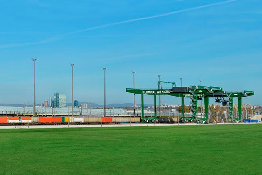© ÖBB/Robert Deopito Blick auf den Containerkran des Terminals.